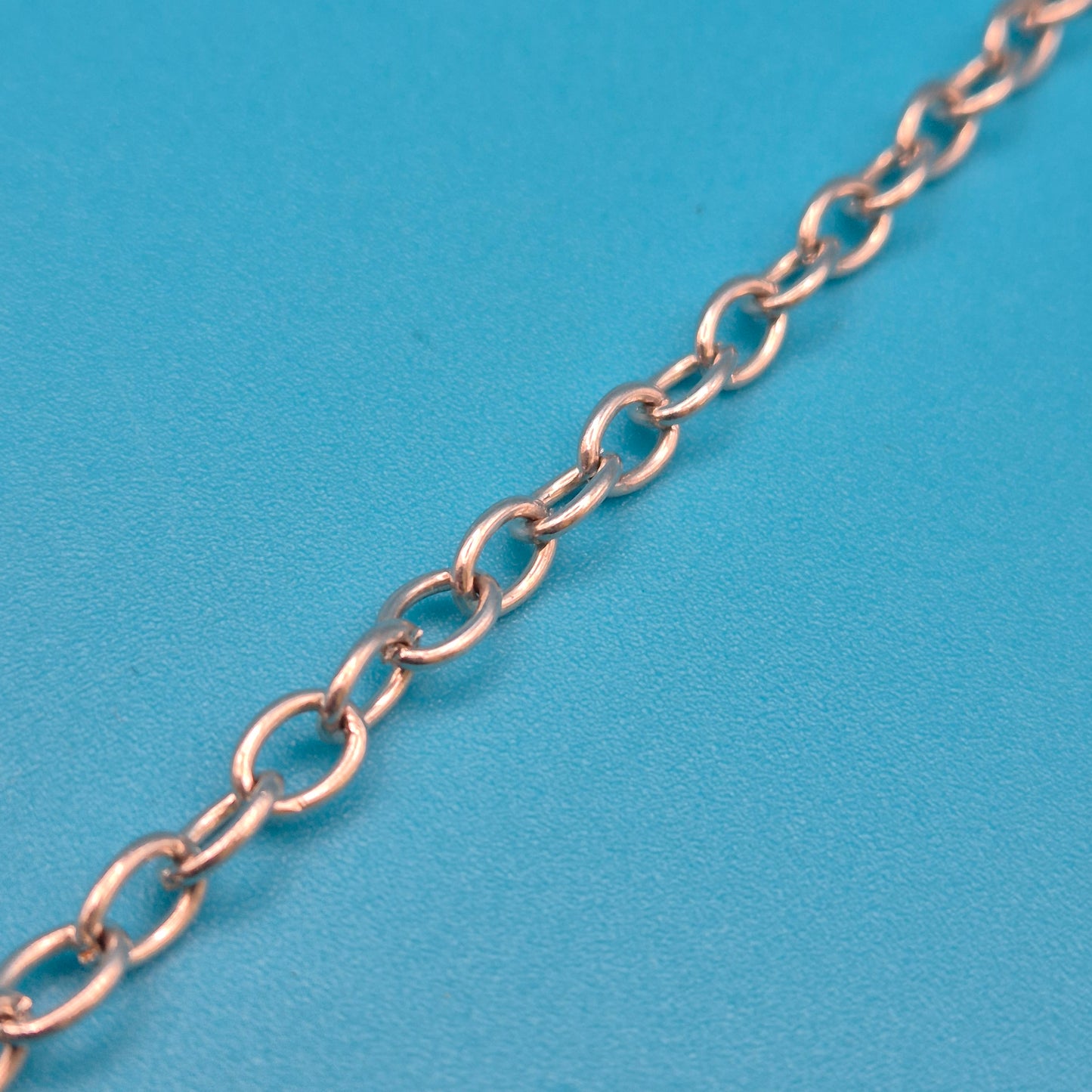 Elegante Vintage-Kette mit glitzerndem Anhänger und Kristall-Detail