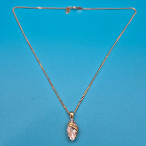 Elegante Kette mit marquiseförmigem Zirkonia-Anhänger in Goldoptik