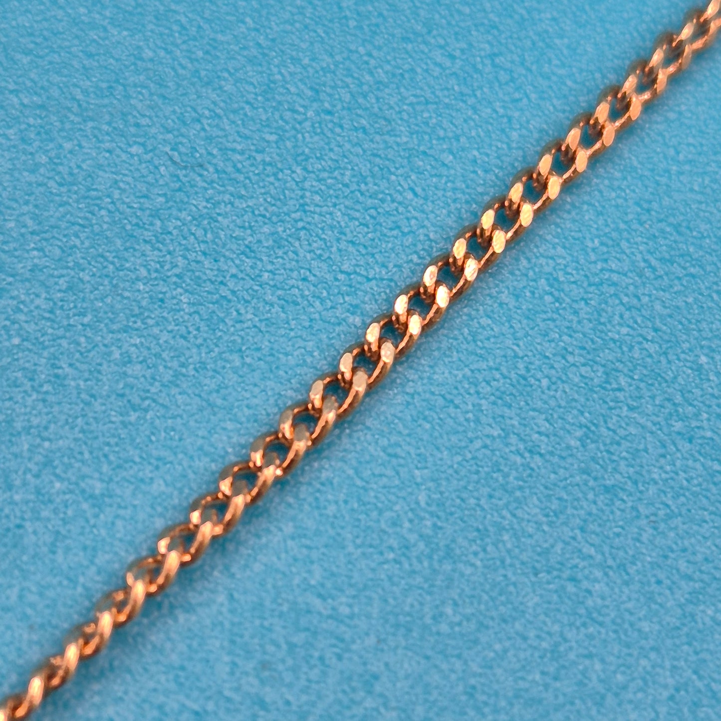 Elegante Kette mit marquiseförmigem Zirkonia-Anhänger in Goldoptik
