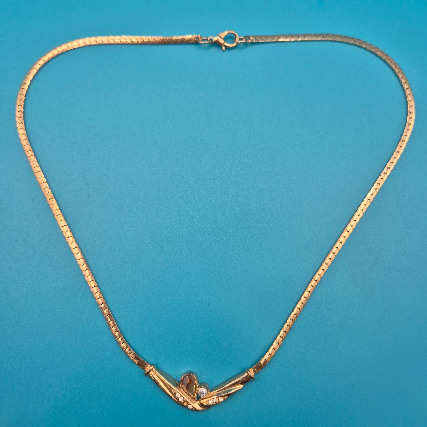 Elegante Vintage-Halskette mit Abalone-Einlage und Zirkonia-Akzenten