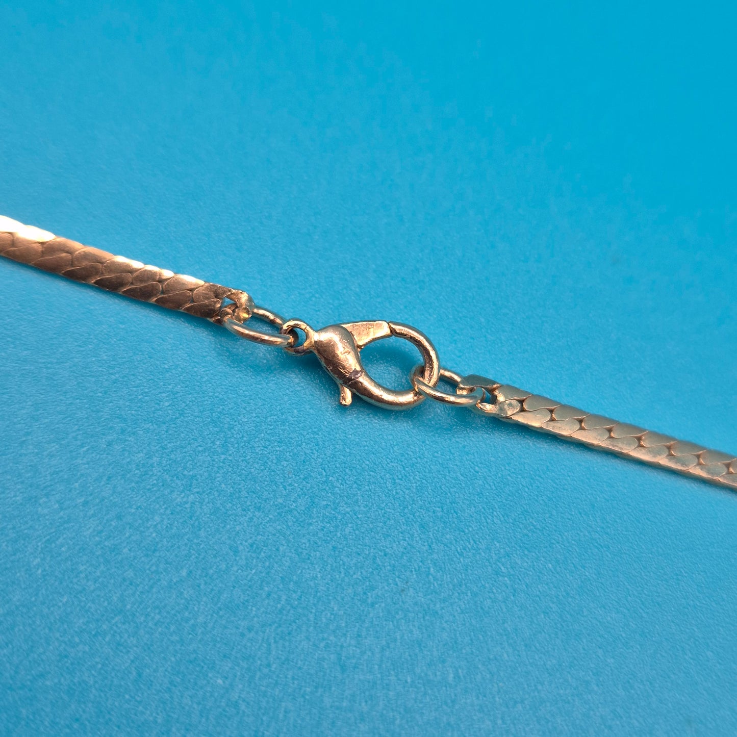 Elegante Vintage-Halskette mit Abalone-Einlage und Zirkonia-Akzenten