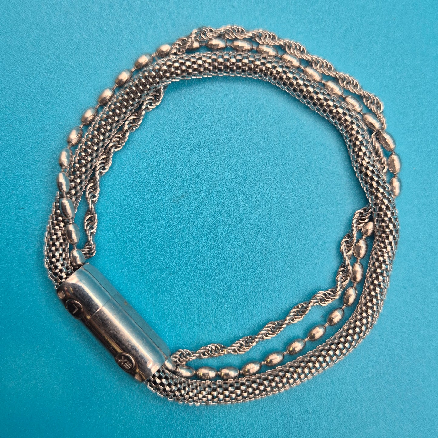 Exklusives Vintage Mehrstrang-Armband mit Schmucksteinen und Magnetverschluss