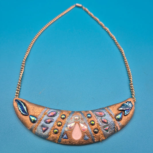 Boho Statement-Kette Halbmond mit Schmucksteinen und goldfarbener Kette