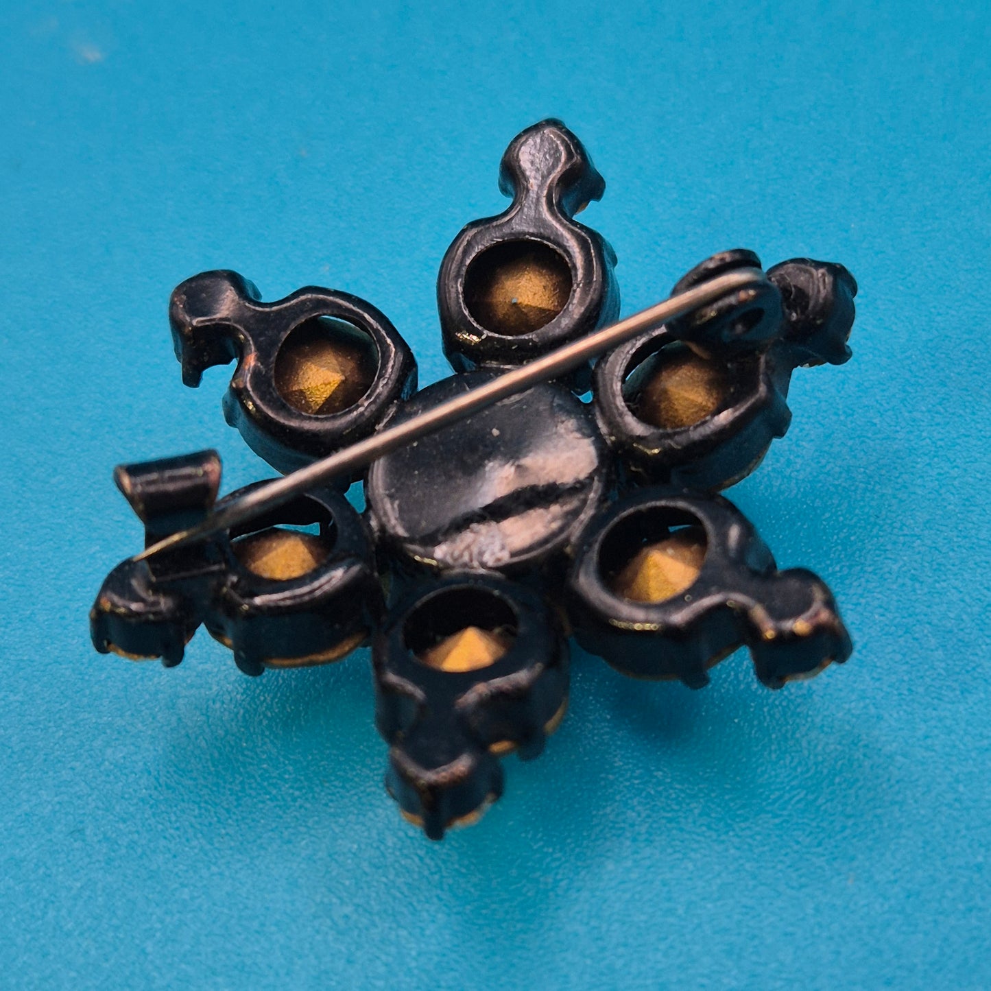 Antike Vintage Brosche in Sternform mit funkelnden Strasssteinen