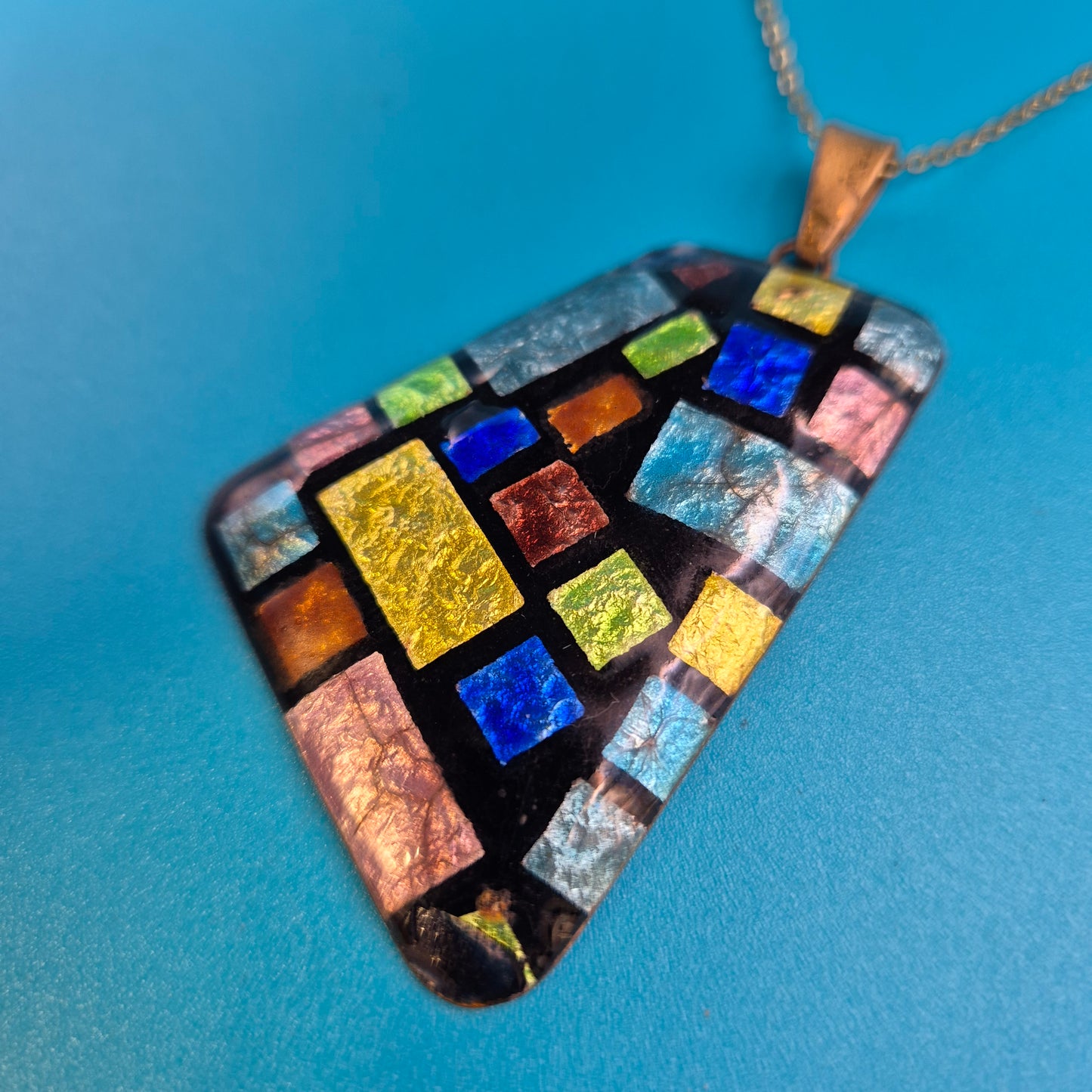 Vintage Statement-Halskette mit buntem Mosaik-Anhänger im geometrischen Design