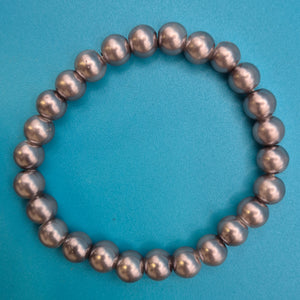 Elegantes Vintage-Perlenarmband in schimmerndem Metallic-Grau