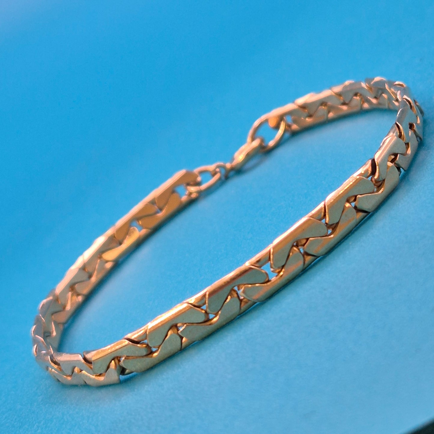 Vintage Goldfarbenes Gliederarmband mit Sicherheitsring Verschluss