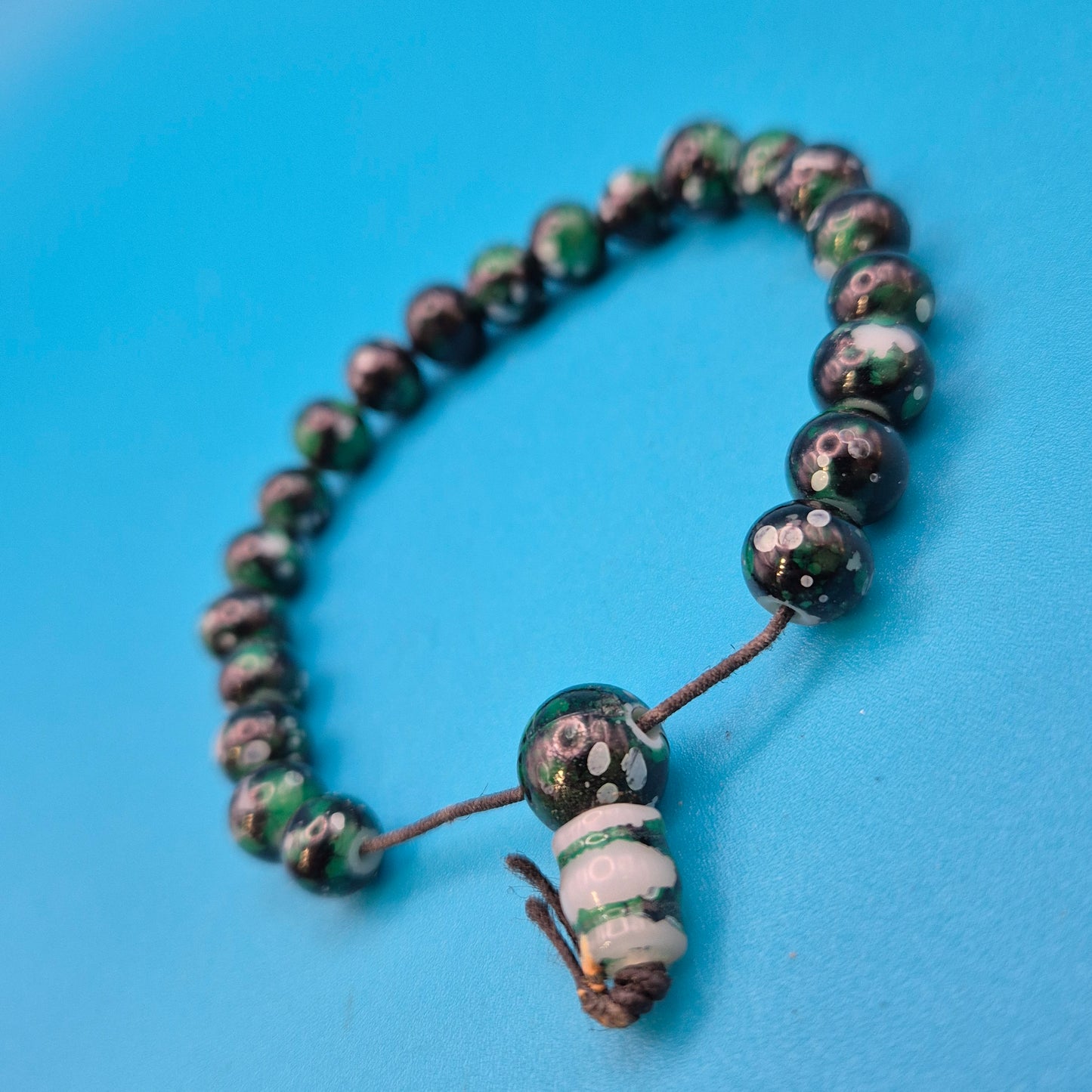 Vintage Glasperlen-Armband in Schwarz-Grün mit Akzentperle