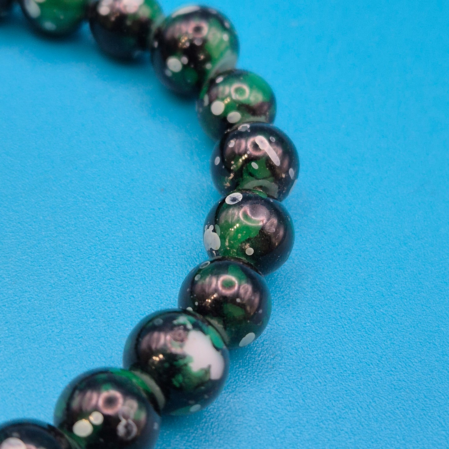 Vintage Glasperlen-Armband in Schwarz-Grün mit Akzentperle