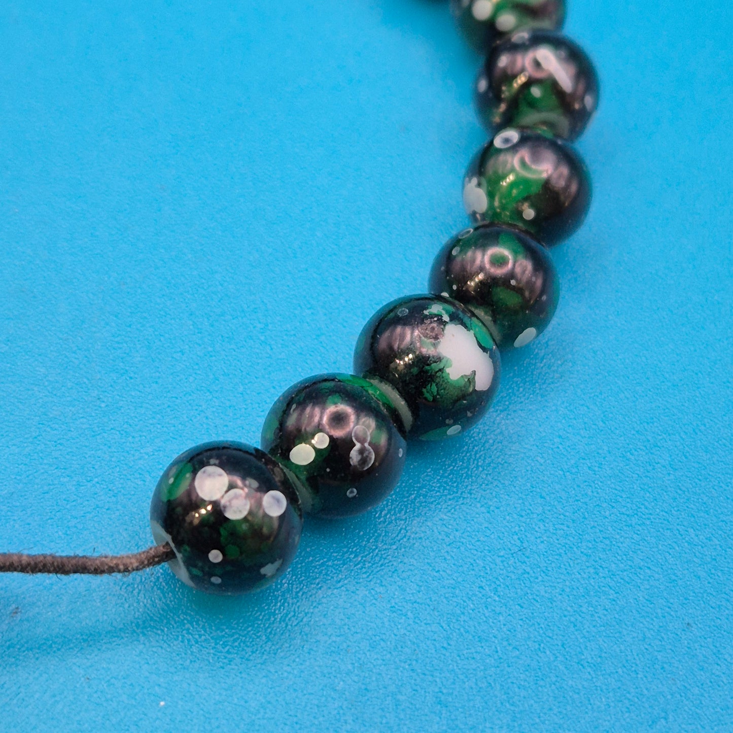 Vintage Glasperlen-Armband in Schwarz-Grün mit Akzentperle