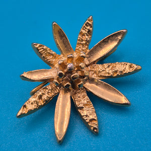 Vintage Designer Brosche in Blumenform Strukturierte Goldlegierung