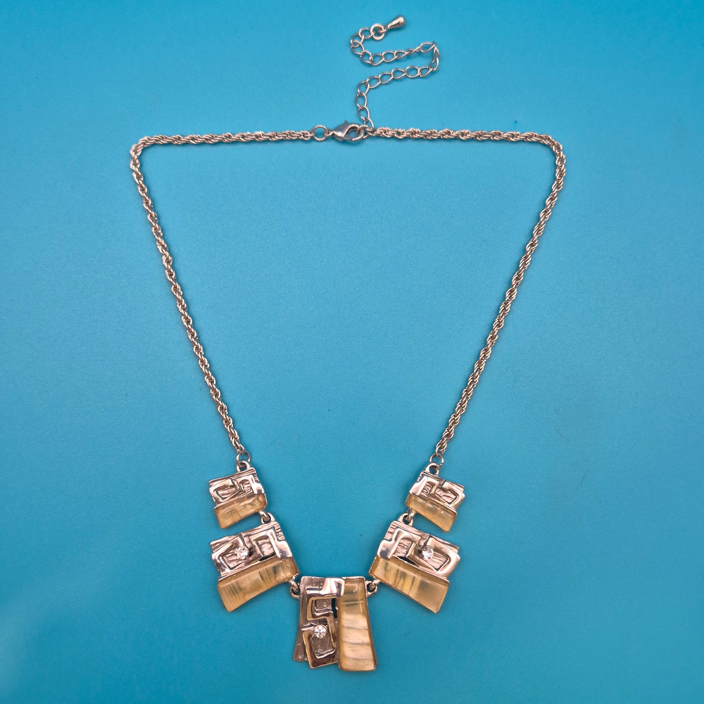 Vintage Statement-Halskette mit geometrischen Elementen und Steinen