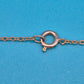 Antiker Anhänger mit schwarzem Inlay und Perle an filigraner Kette