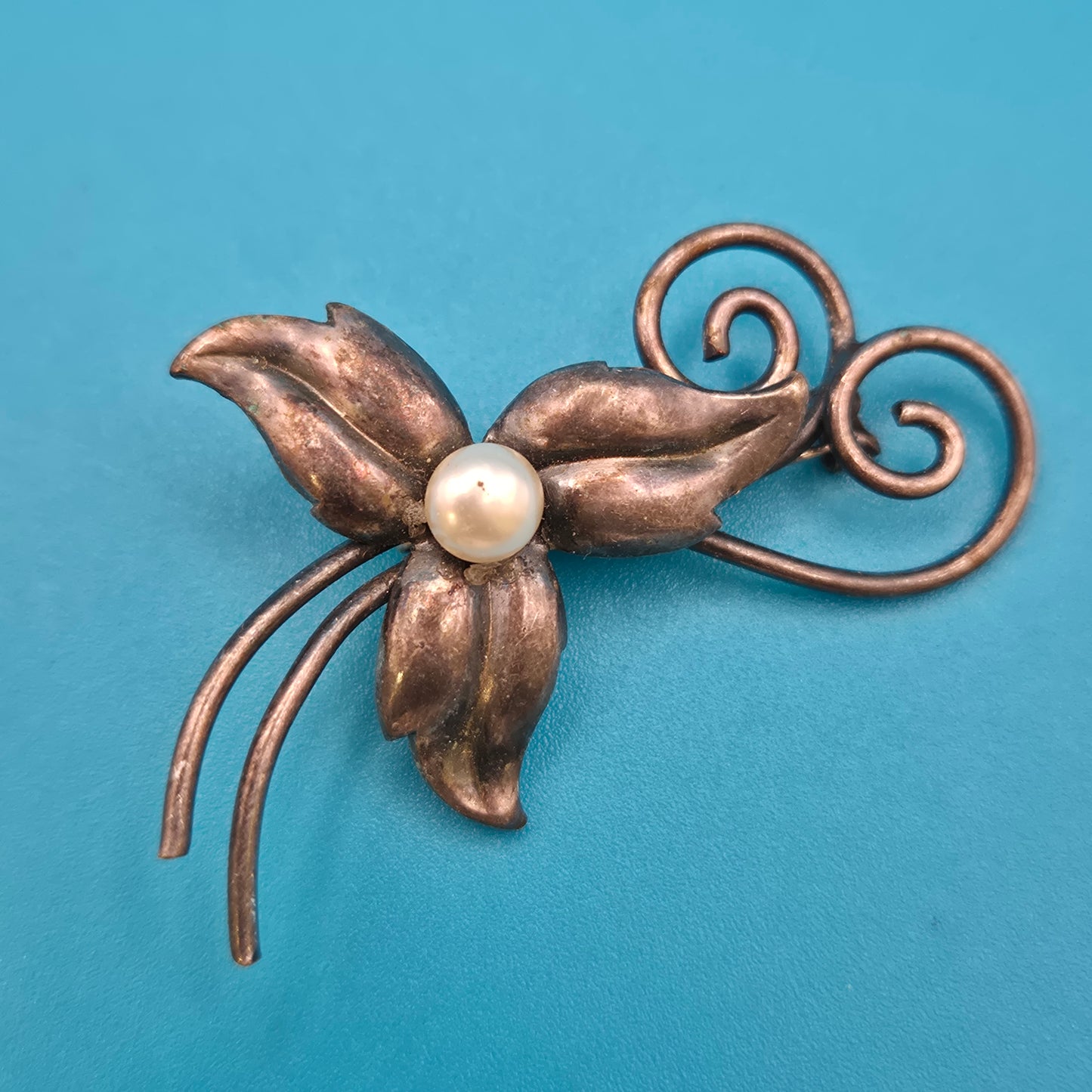 Vintage Silberbrosche mit Perle florales Design Brosche Anstecknadel