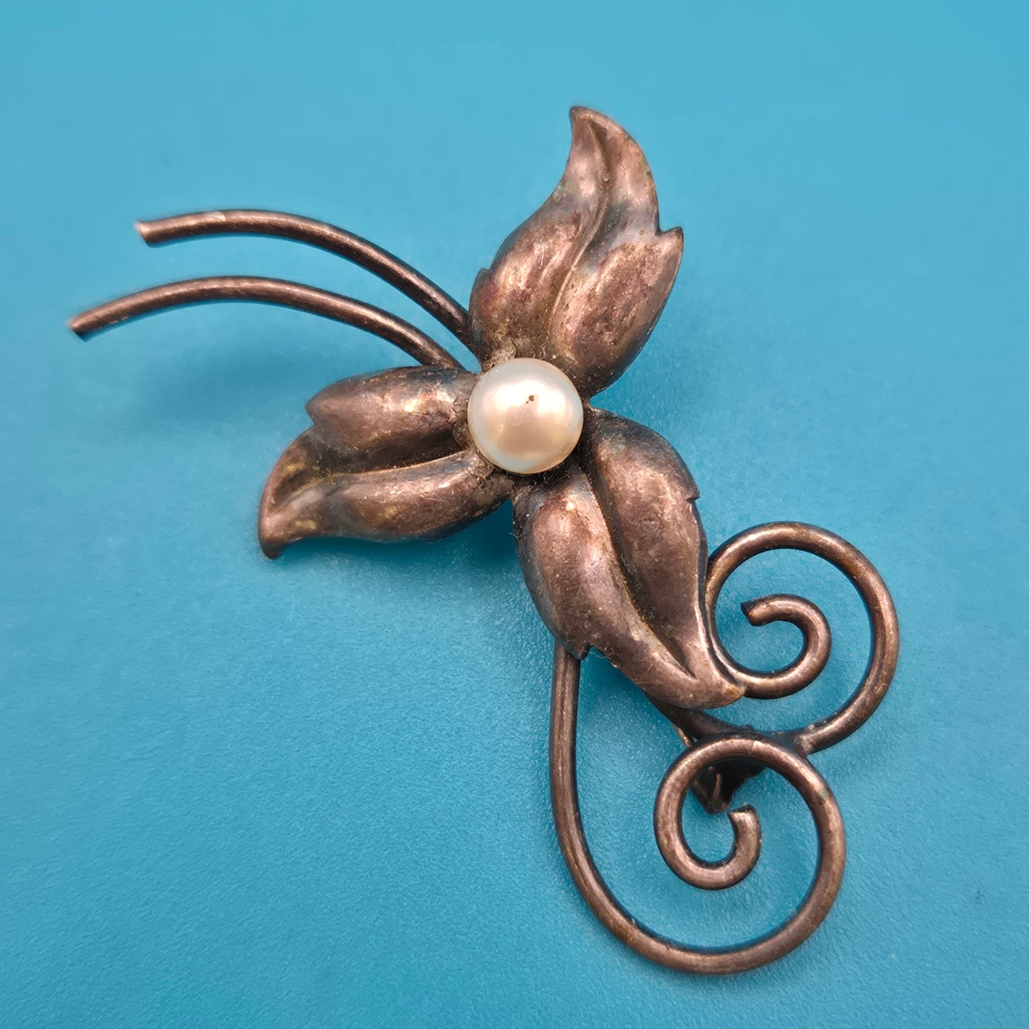 Vintage Silberbrosche mit Perle florales Design Brosche Anstecknadel