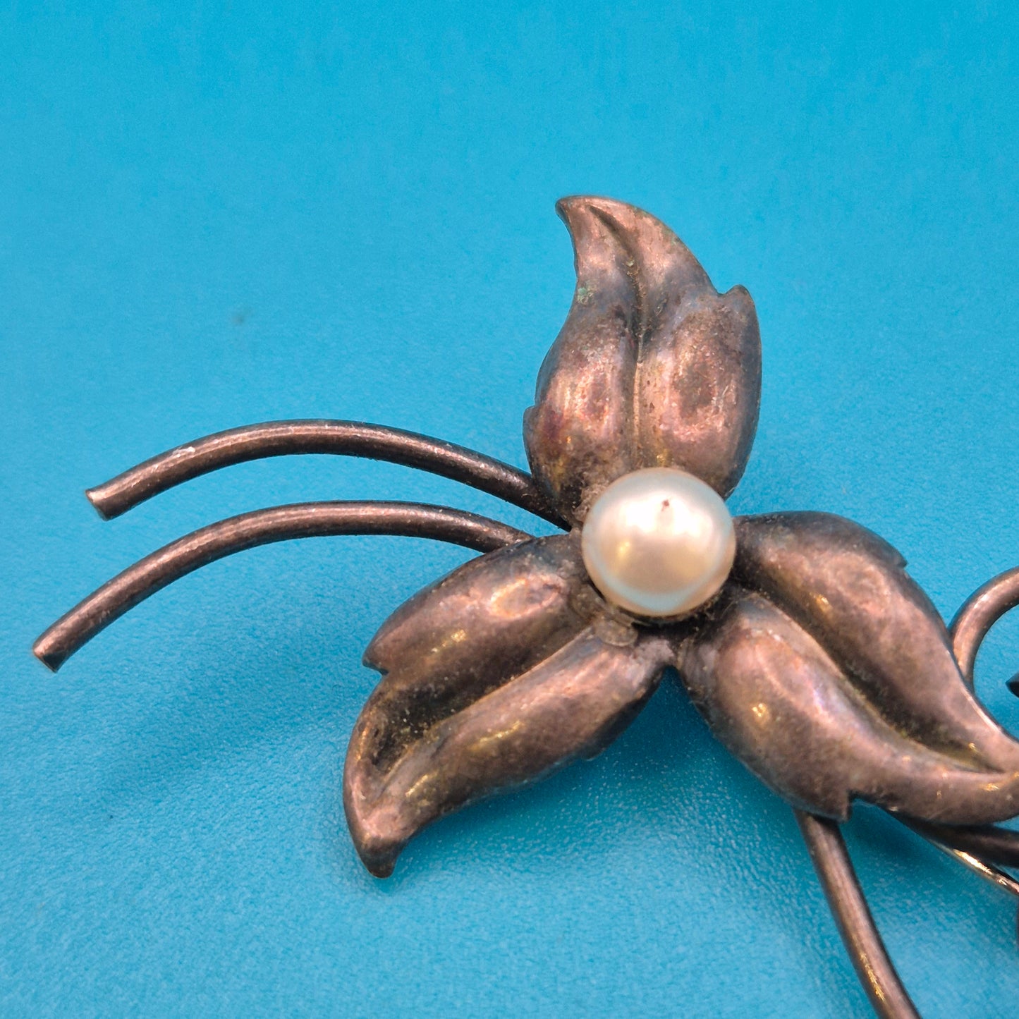 Vintage Silberbrosche mit Perle florales Design Brosche Anstecknadel
