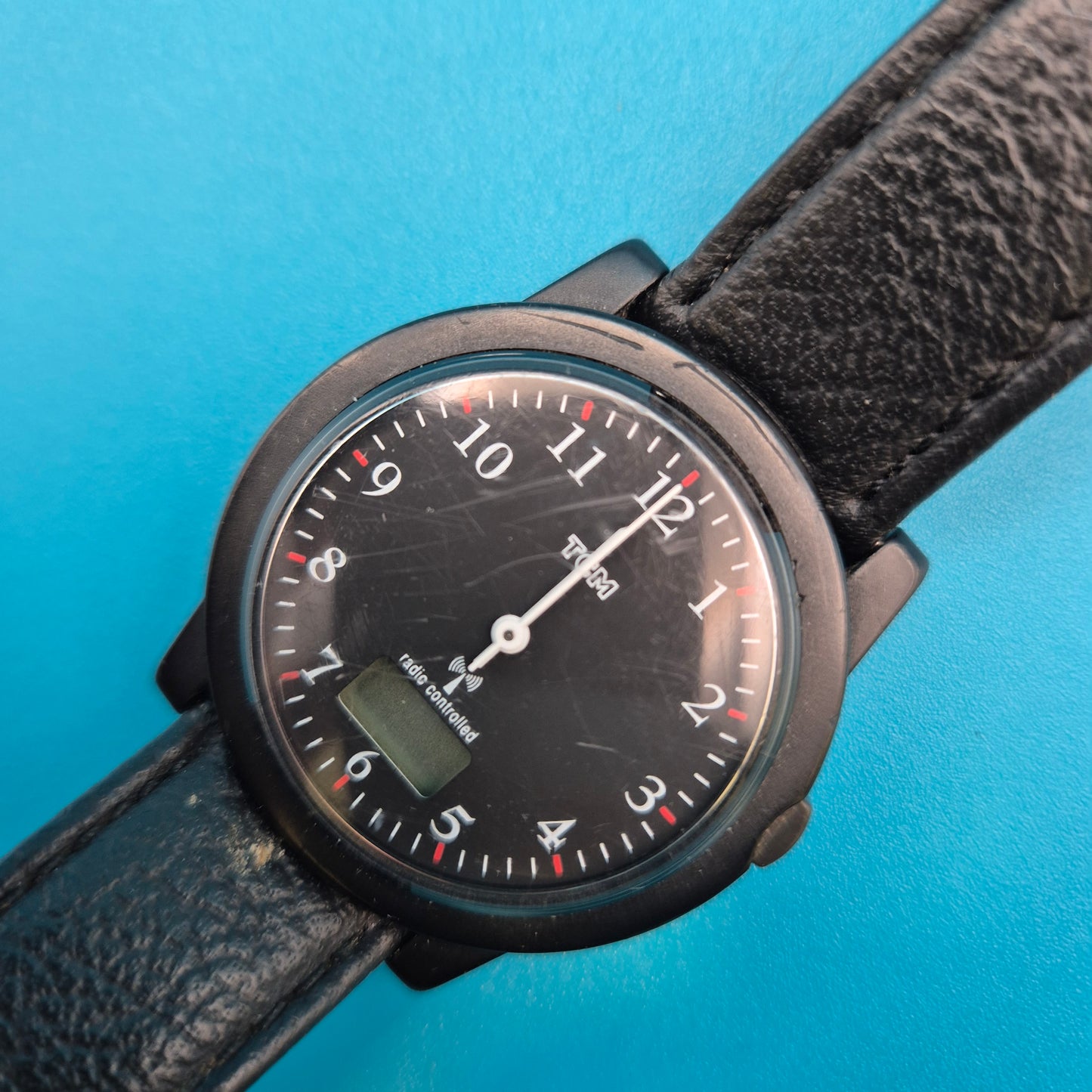 TCM Funkgesteuerte Armbanduhr Analog-Digital Schwarz 23cm