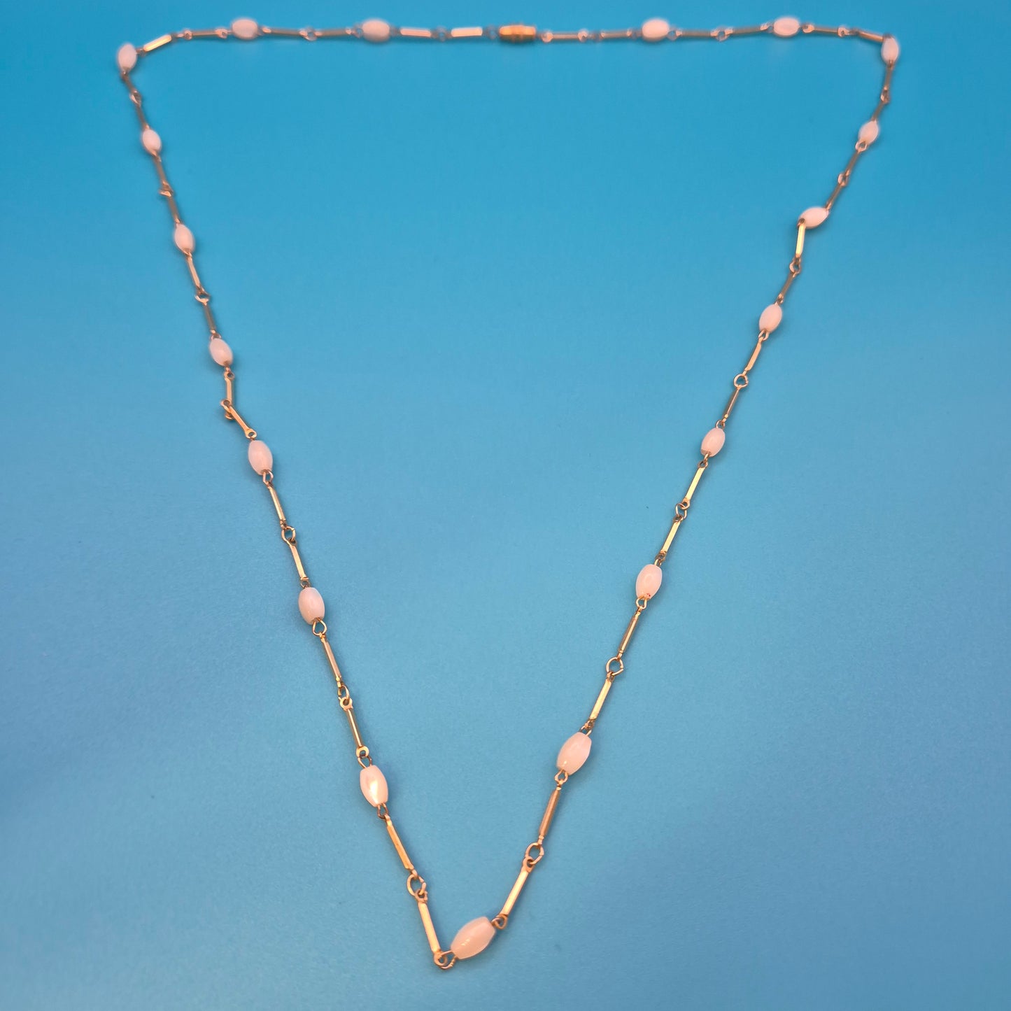 Vintage Kette mit zarten weißen Perlen-Elementen Goldfarben 40 cm