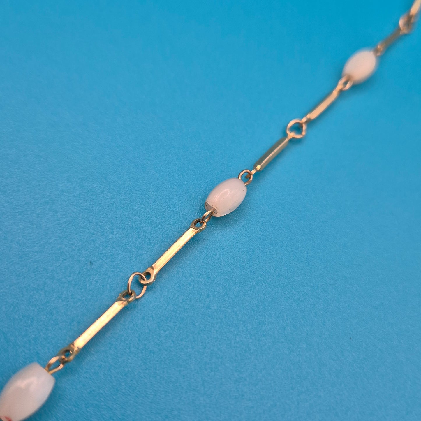 Vintage Kette mit zarten weißen Perlen-Elementen Goldfarben 40 cm