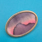 Vintage Brosche in Ovalform mit abstraktem Stoffmuster in Pink & Violett