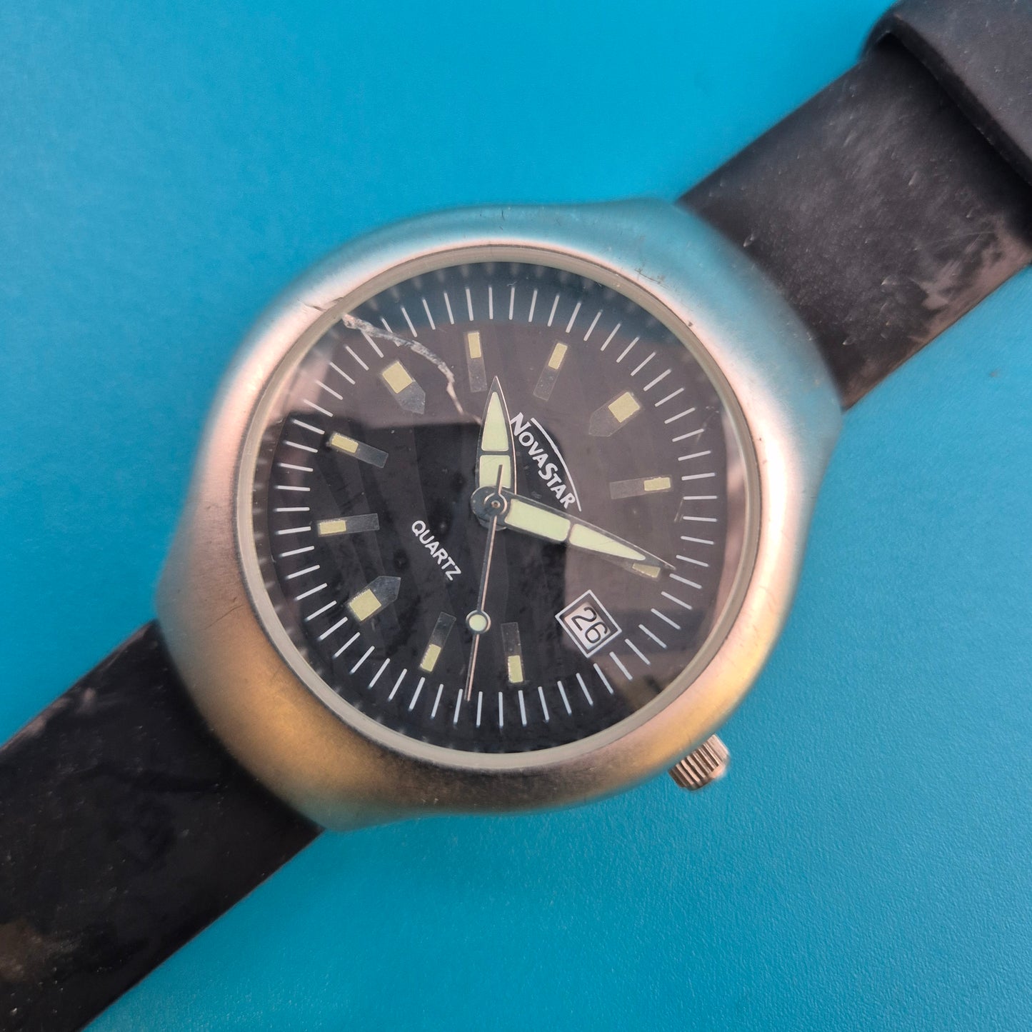 Vintage NovaStar Quarzuhr mit Datumsanzeige und schwarzem Armband