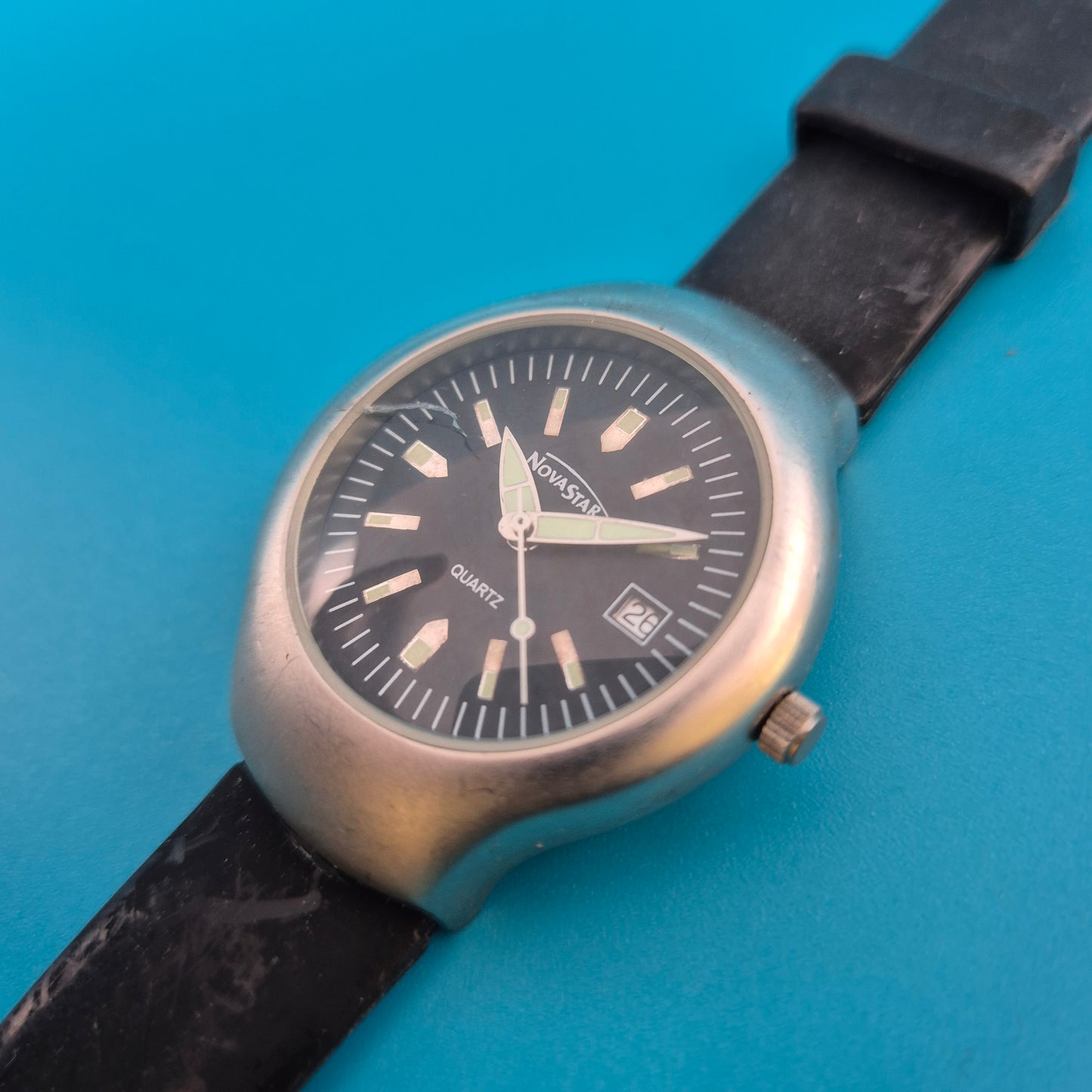 Vintage NovaStar Quarzuhr mit Datumsanzeige und schwarzem Armband