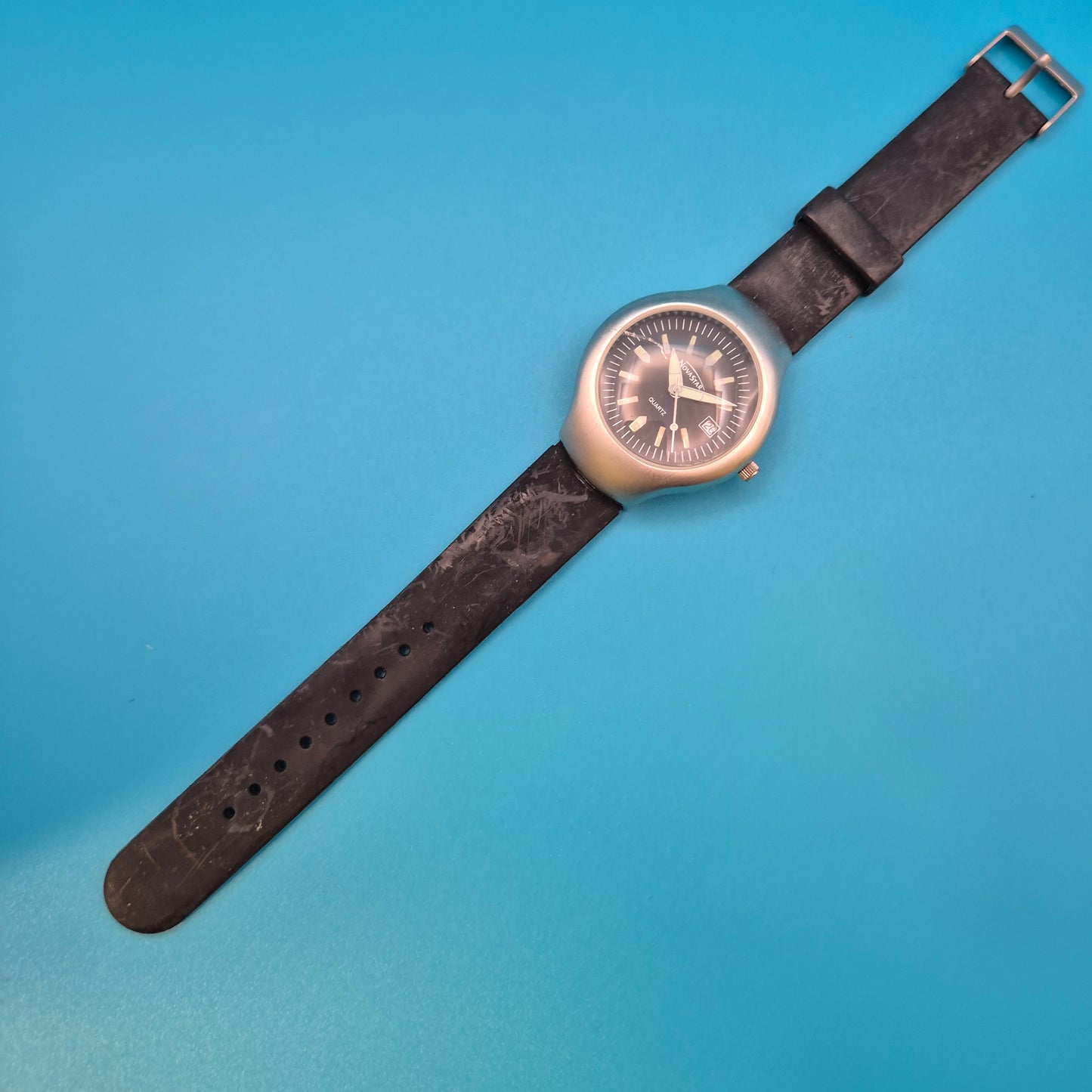 Vintage NovaStar Quarzuhr mit Datumsanzeige und schwarzem Armband