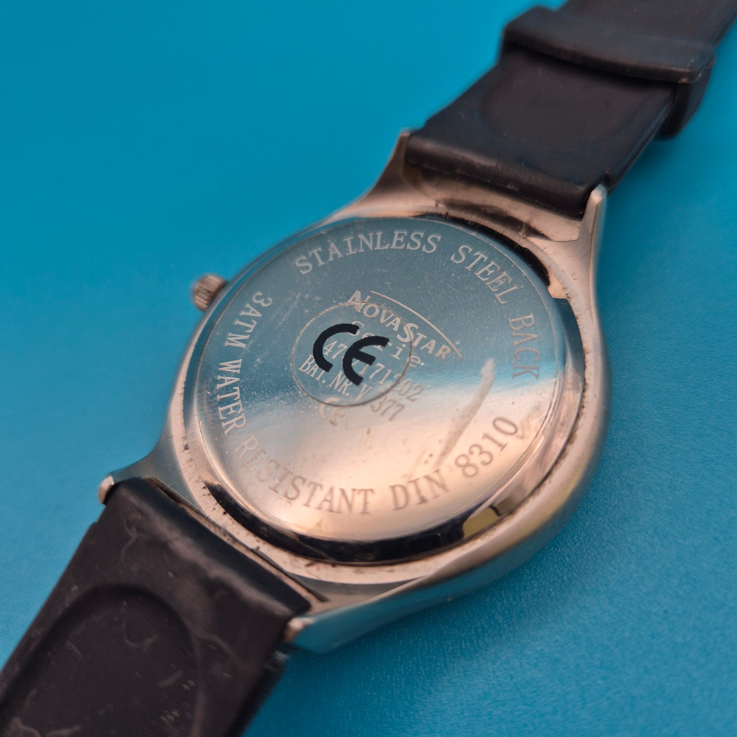 Vintage NovaStar Quarzuhr mit Datumsanzeige und schwarzem Armband