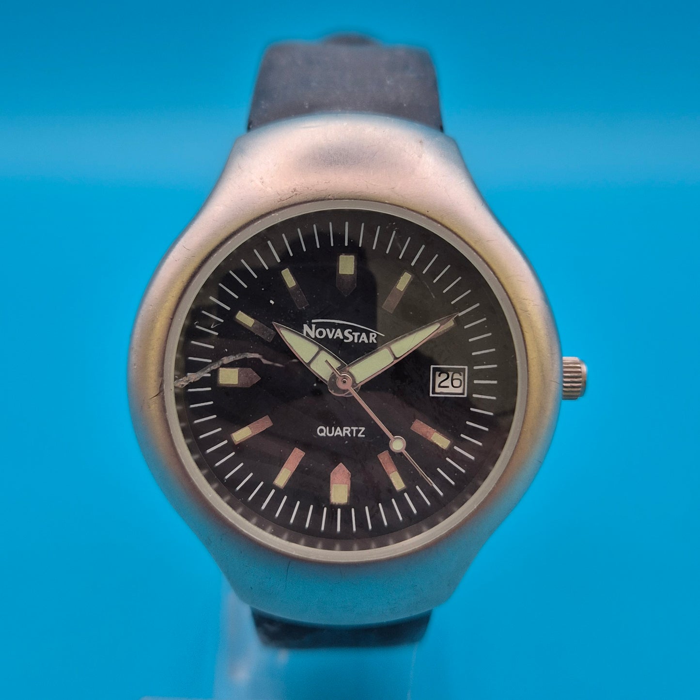 Vintage NovaStar Quarzuhr mit Datumsanzeige und schwarzem Armband