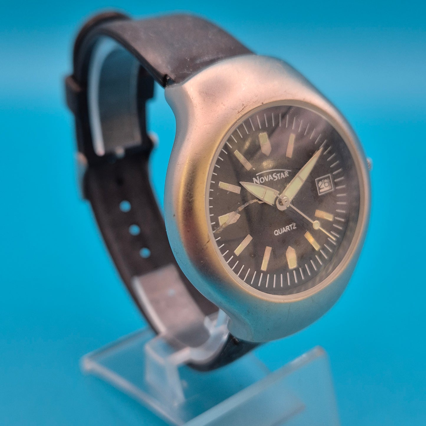 Vintage NovaStar Quarzuhr mit Datumsanzeige und schwarzem Armband