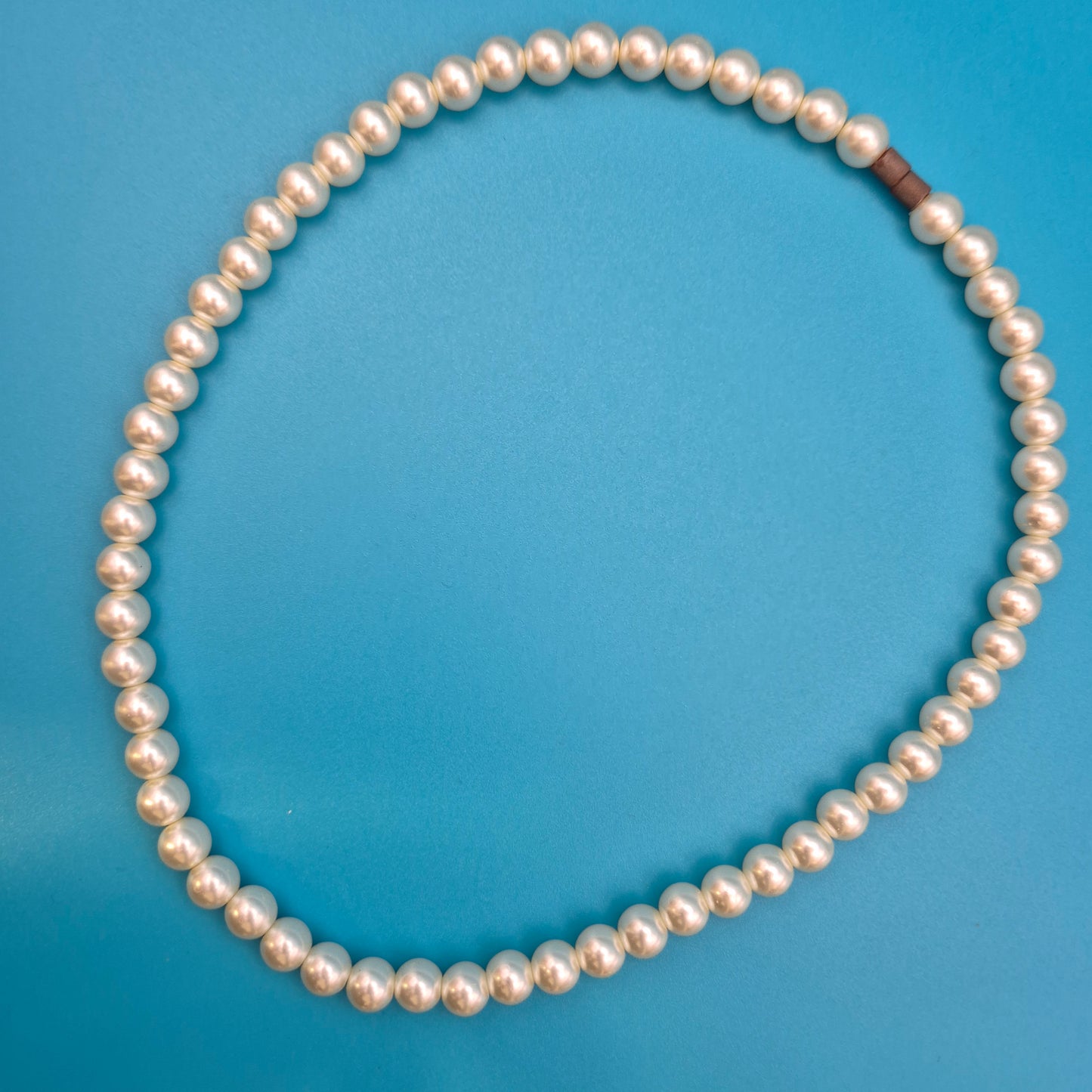 Elegantes Vintage-Perlenarmband mit klassischem Steckverschluss