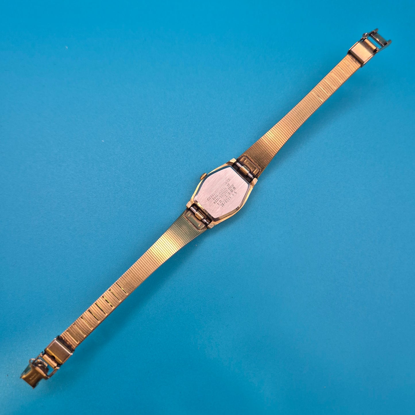 Vintage Citizen Quartz Damenuhr - Goldfarbenes Armband & Strukturiertes Design