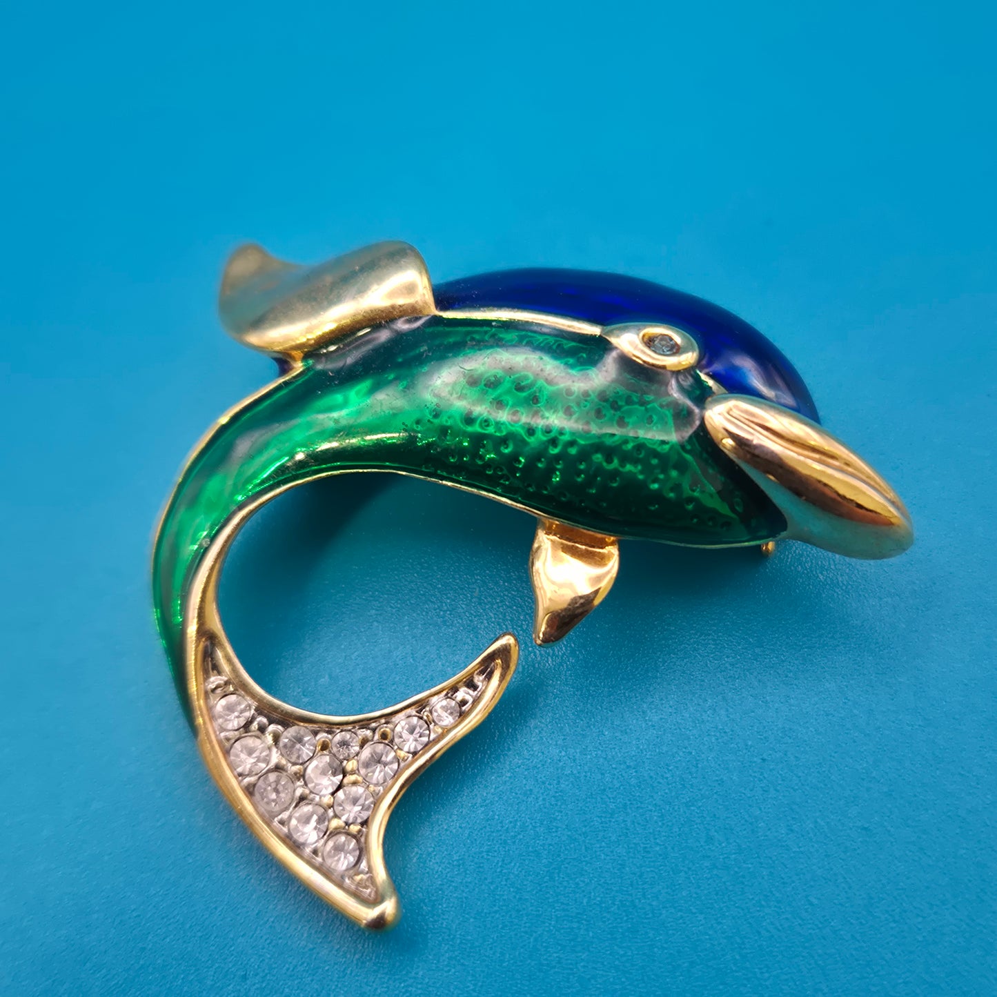 Vintage Delfin-Brosche Goldfarben mit Emaille und Strassbesatz