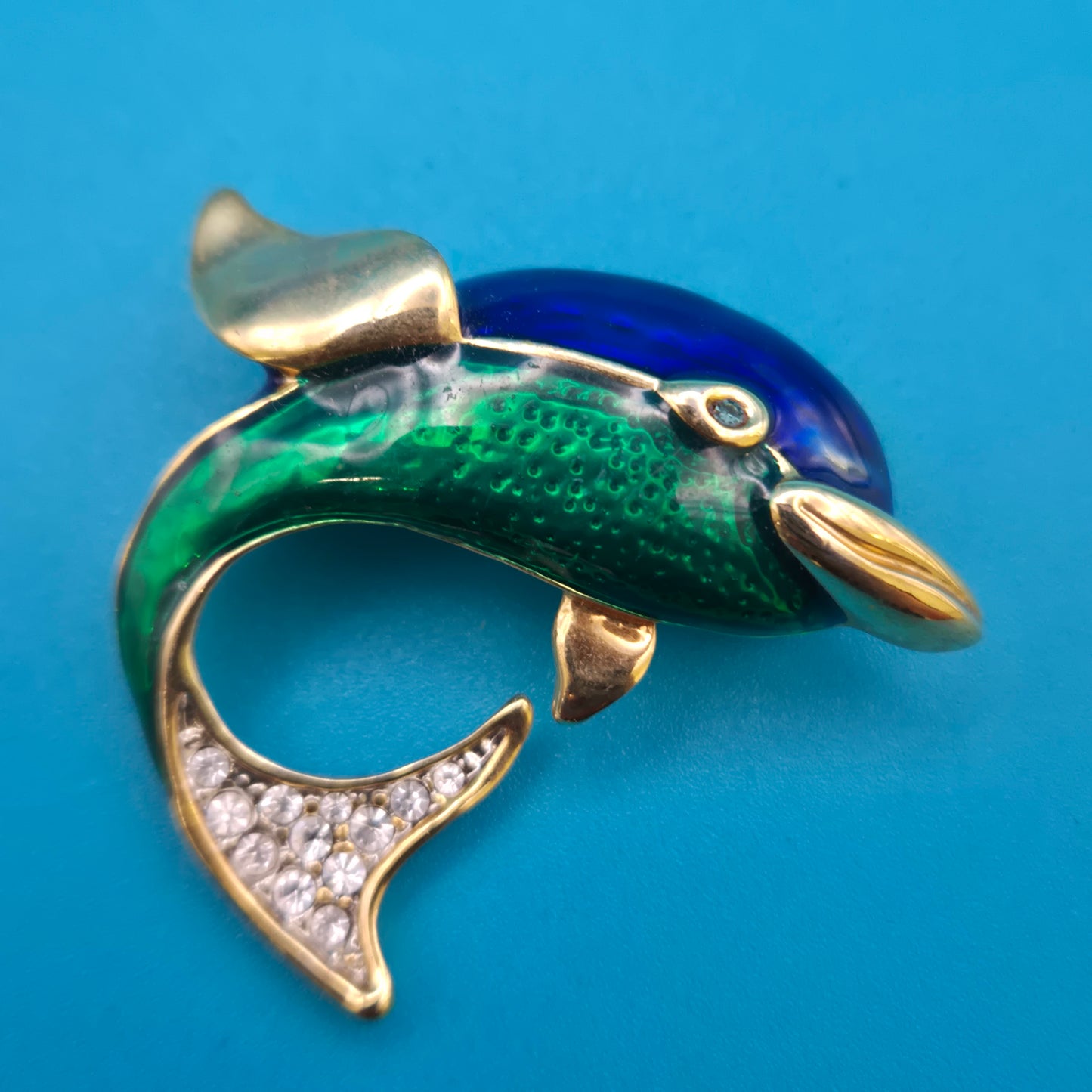 Vintage Delfin-Brosche Goldfarben mit Emaille und Strassbesatz