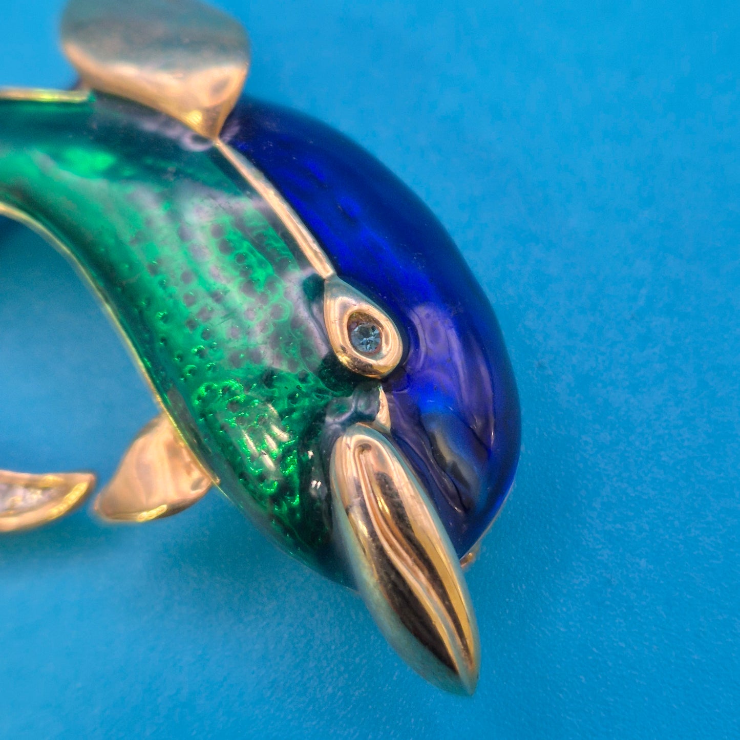 Vintage Delfin-Brosche Goldfarben mit Emaille und Strassbesatz