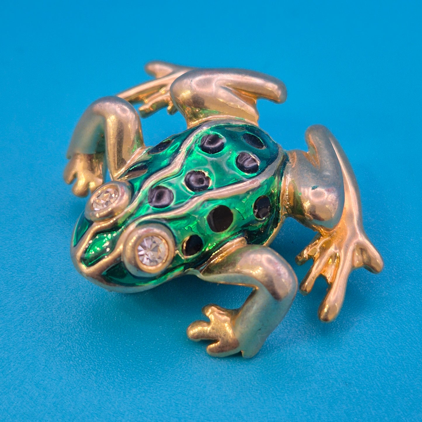 Vintage Frosch Brosche in Goldoptik mit grüner Emaille und Strasssteinen