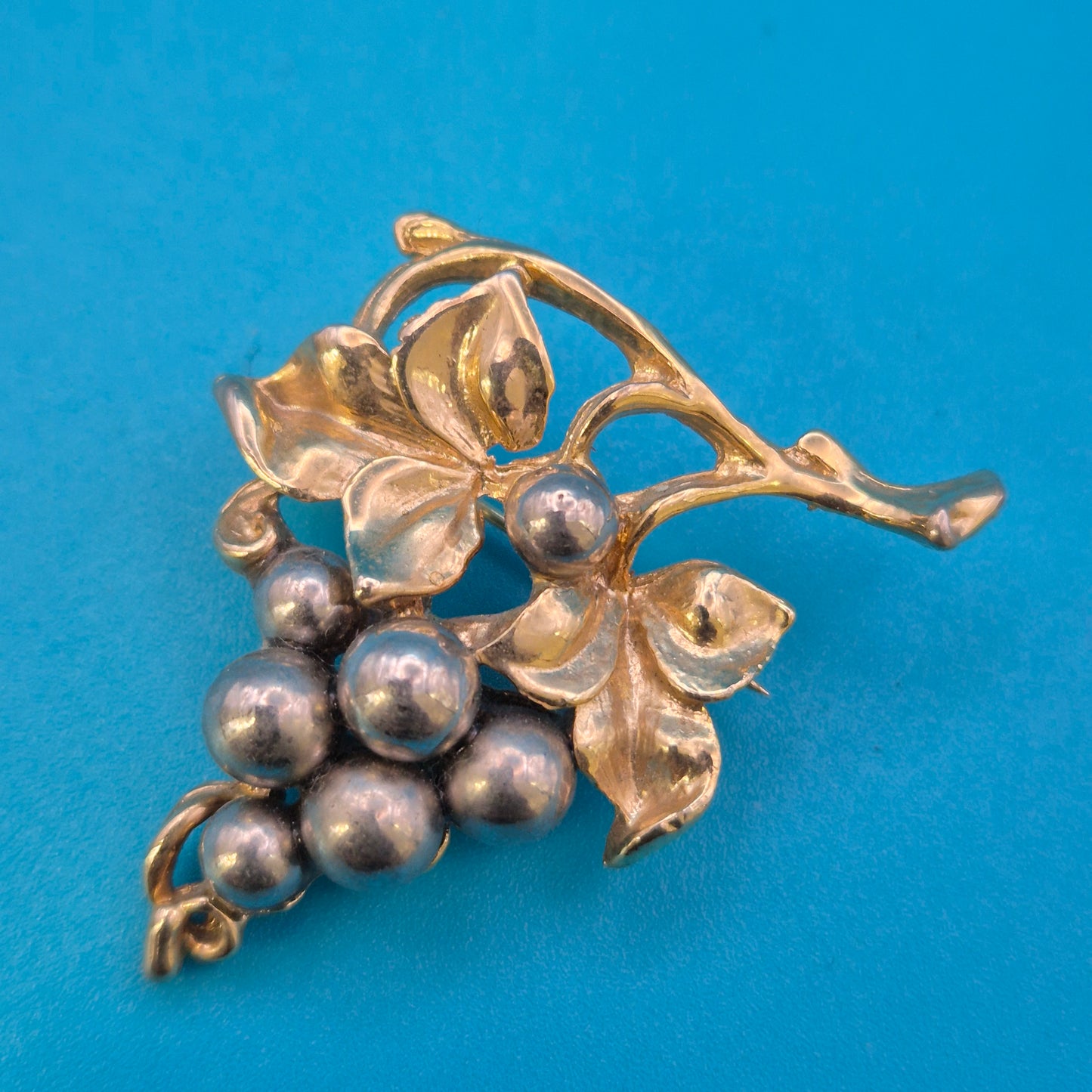 Vintage Weinreben Brosche Gold- & Silberfarben – Elegantes Design – 5 cm