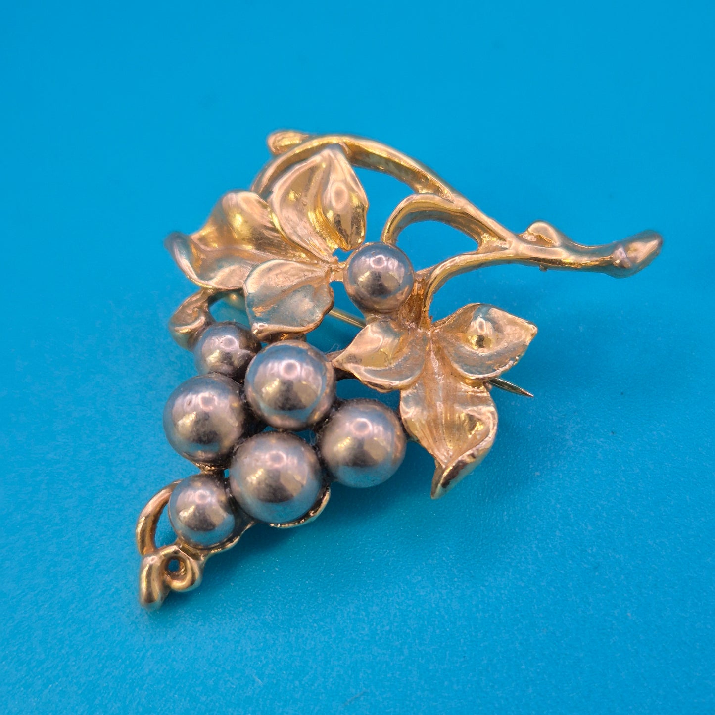 Vintage Weinreben Brosche Gold- & Silberfarben – Elegantes Design – 5 cm