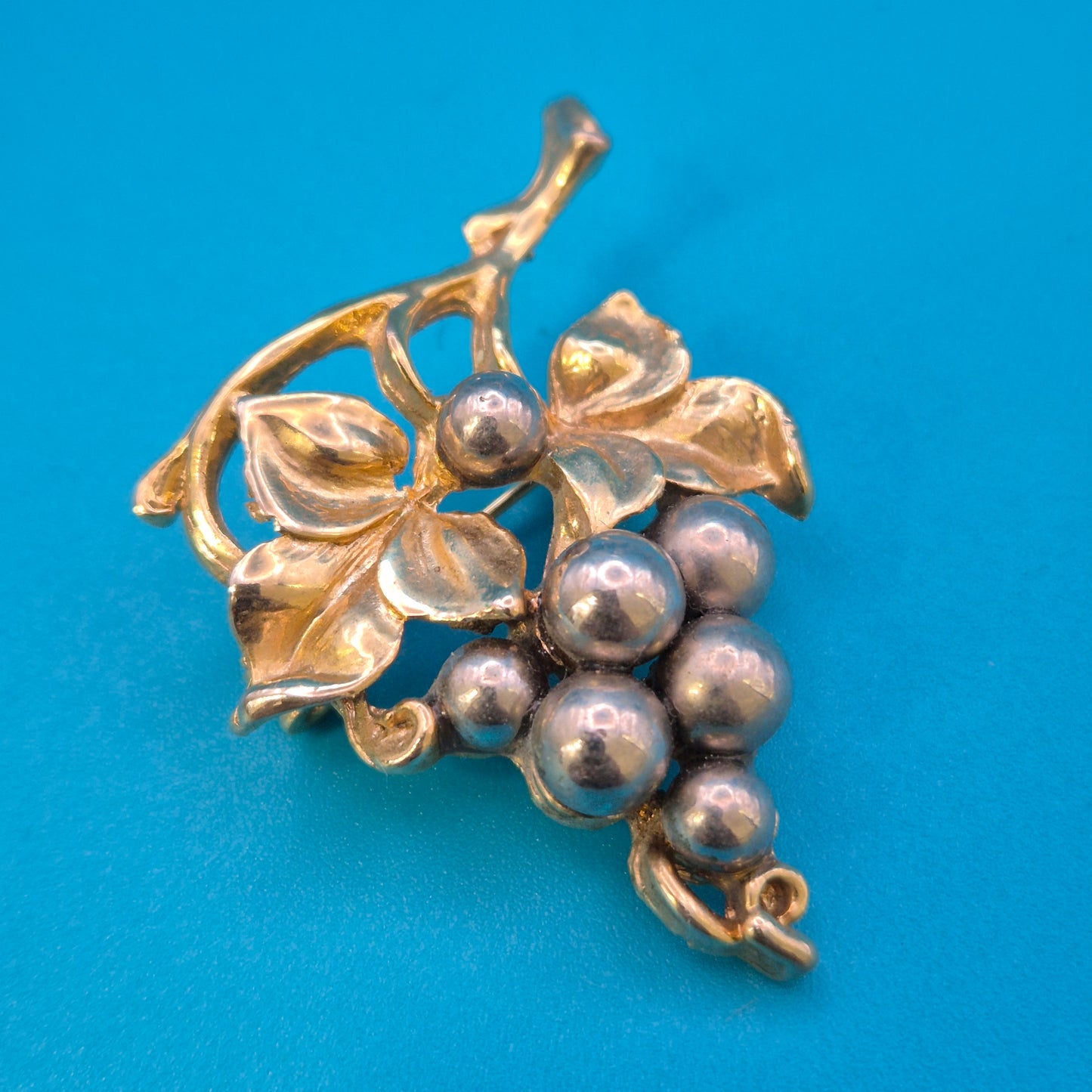 Vintage Weinreben Brosche Gold- & Silberfarben – Elegantes Design – 5 cm
