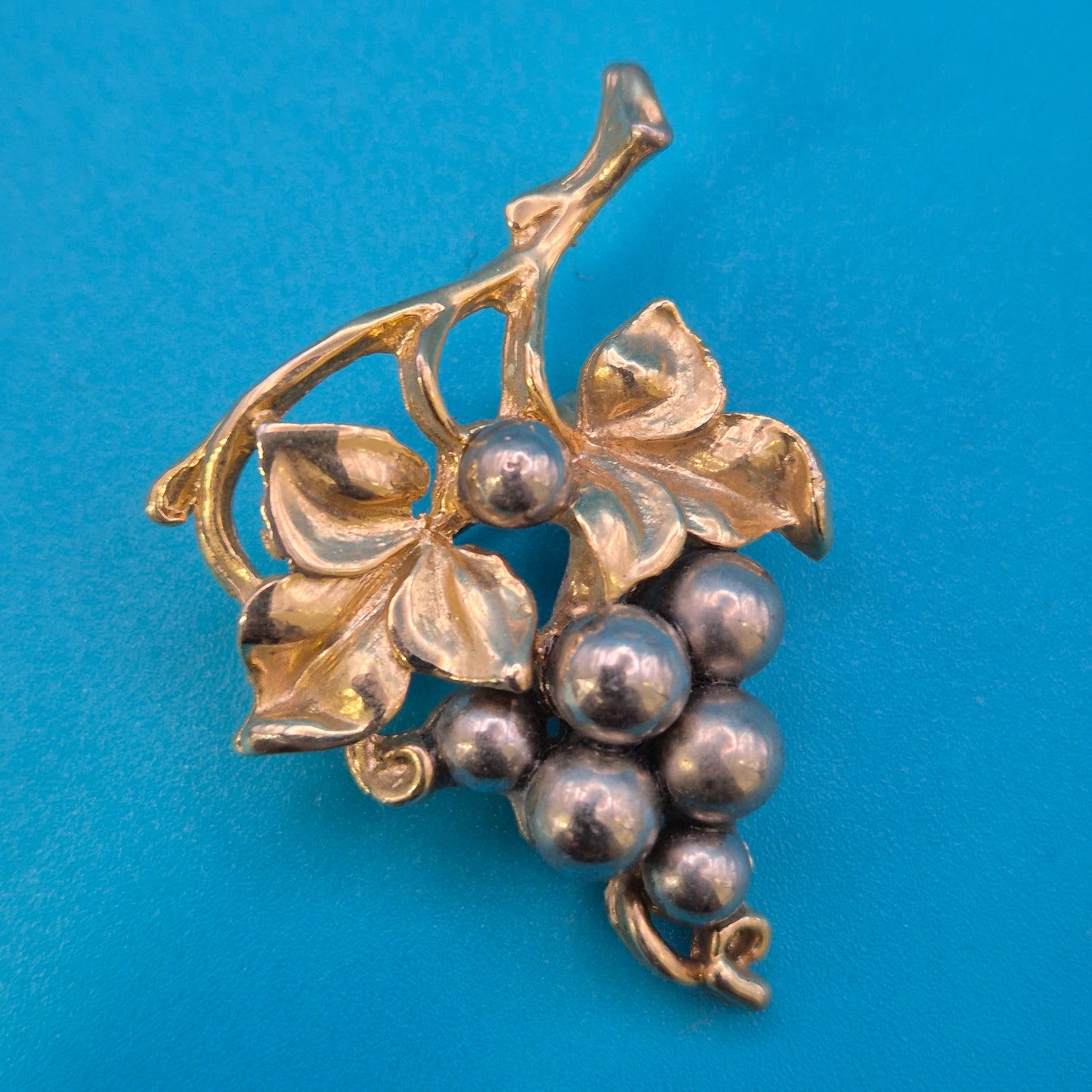 Vintage Weinreben Brosche Gold- & Silberfarben – Elegantes Design – 5 cm
