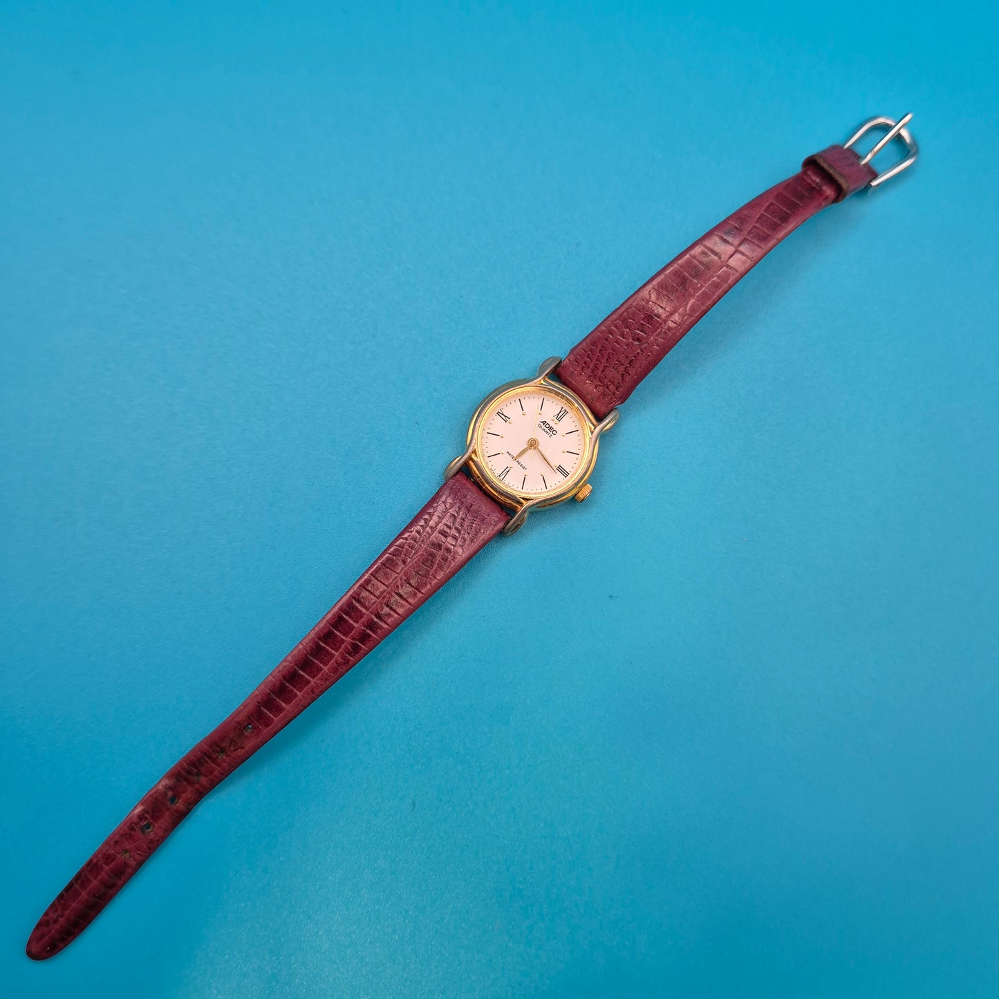 Vintage ADEC Quarz Armbanduhr mit bordeauxrotem Lederarmband