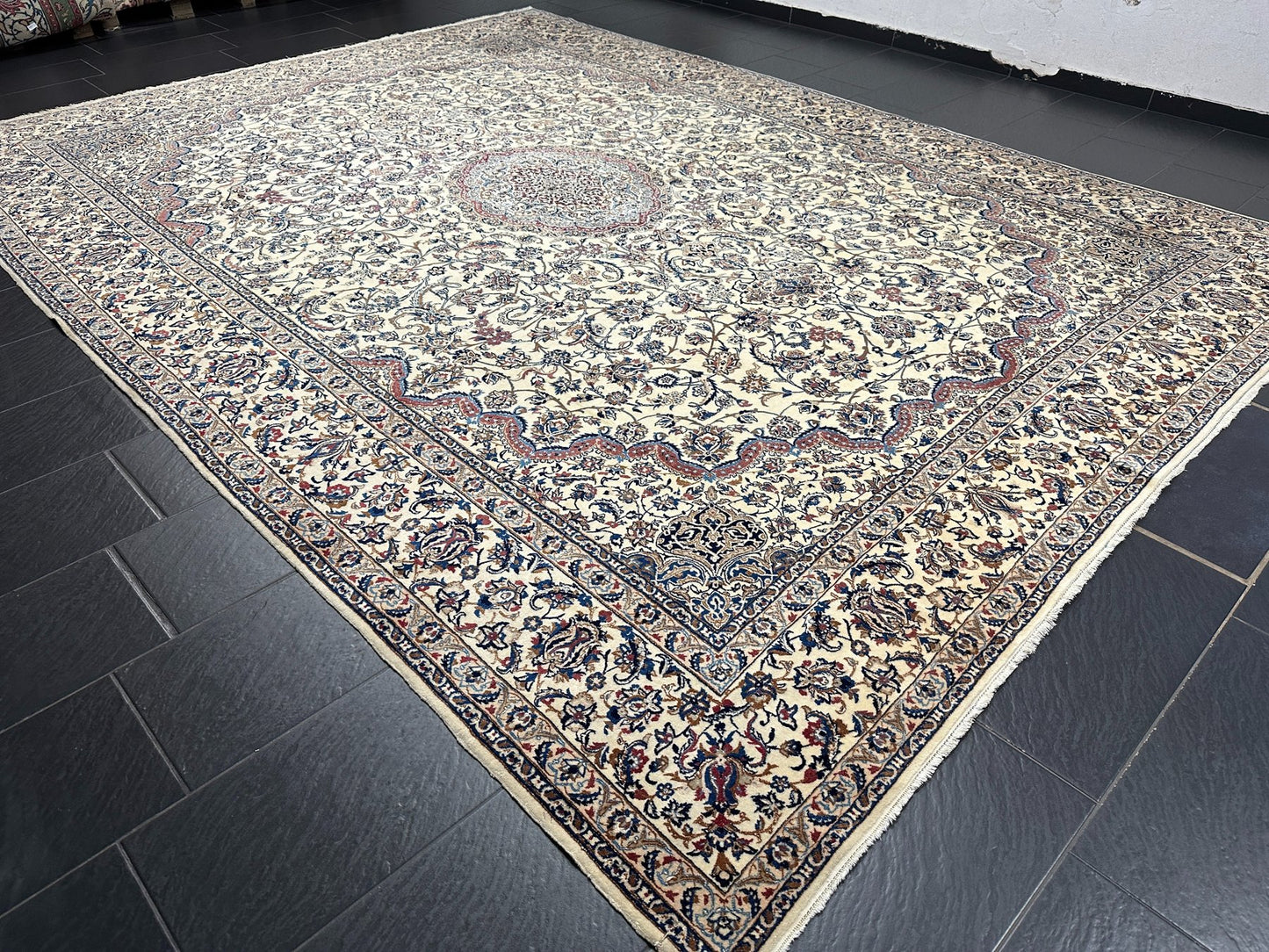 Handgeknüpfter Orientteppich Nain Kork mit Seide 400x295cm