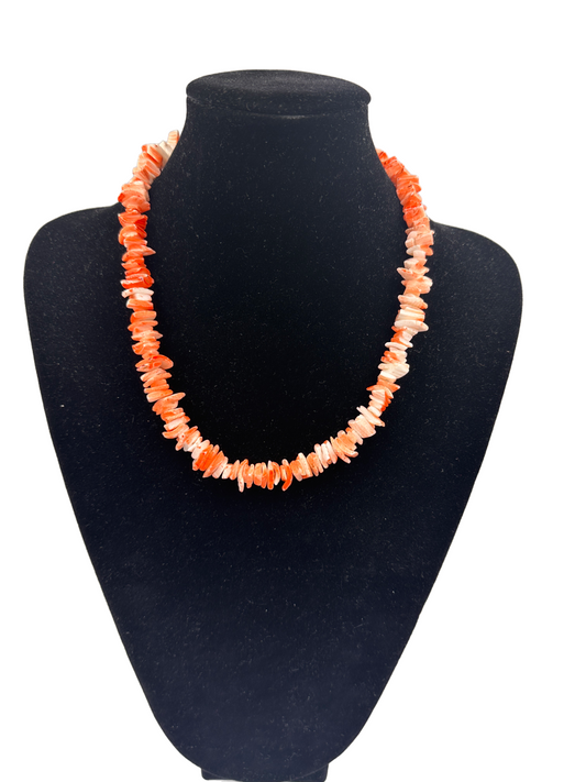 Vintage Korallenkette in Weiß-Orange mit Silberfarbenem Schraubverschluss