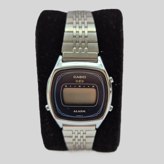 Klassische Casio Digitaluhr – Retro-Design mit Alarmfunktion