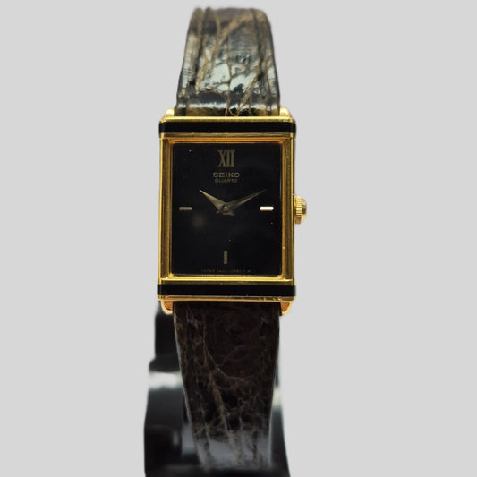 Klassische Seiko Herrenarmbanduhr – Eleganz in Schwarz und Gold