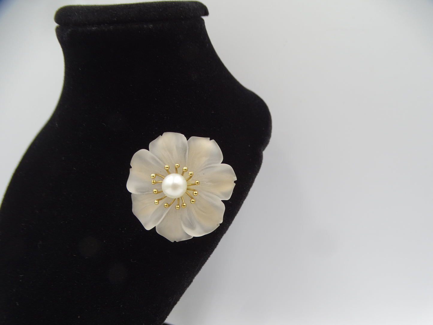 Exquisite Blumen-Brosche/Nadel in 18k Gelbgold - Signiert von I.B