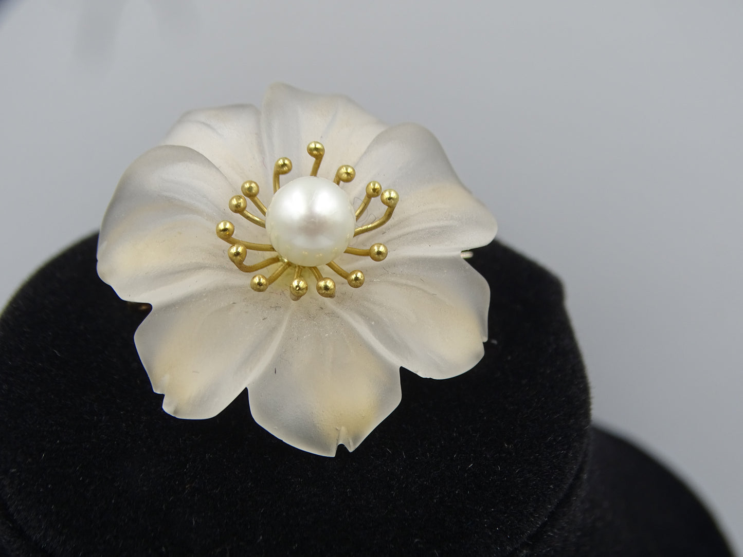 Exquisite Blumen-Brosche/Nadel in 18k Gelbgold - Signiert von I.B