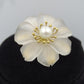 Exquisite Blumen-Brosche/Nadel in 18k Gelbgold - Signiert von I.B