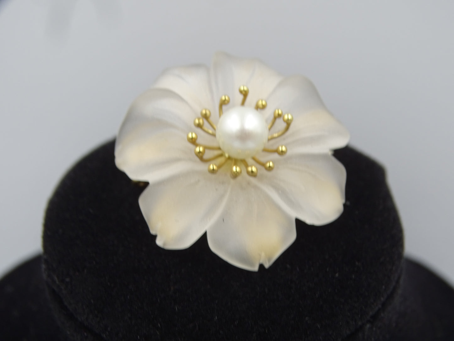 Exquisite Blumen-Brosche/Nadel in 18k Gelbgold - Signiert von I.B