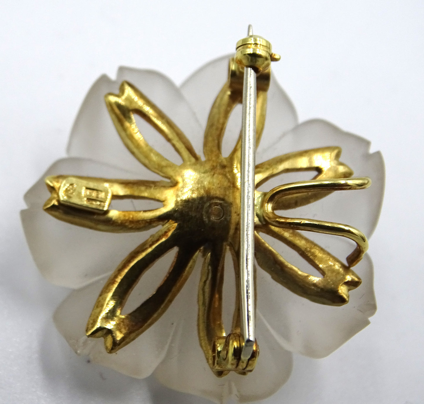 Exquisite Blumen-Brosche/Nadel in 18k Gelbgold - Signiert von I.B